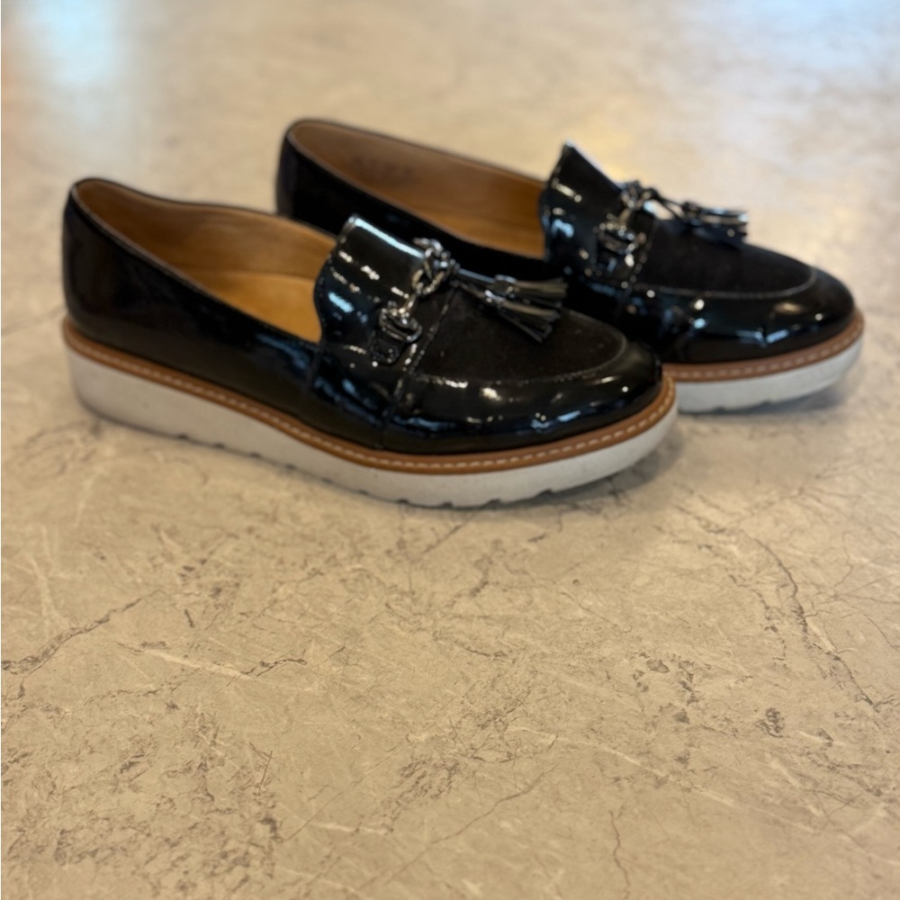 SOUL Naturalizer Black Patent Loafers with Tassel and Chain